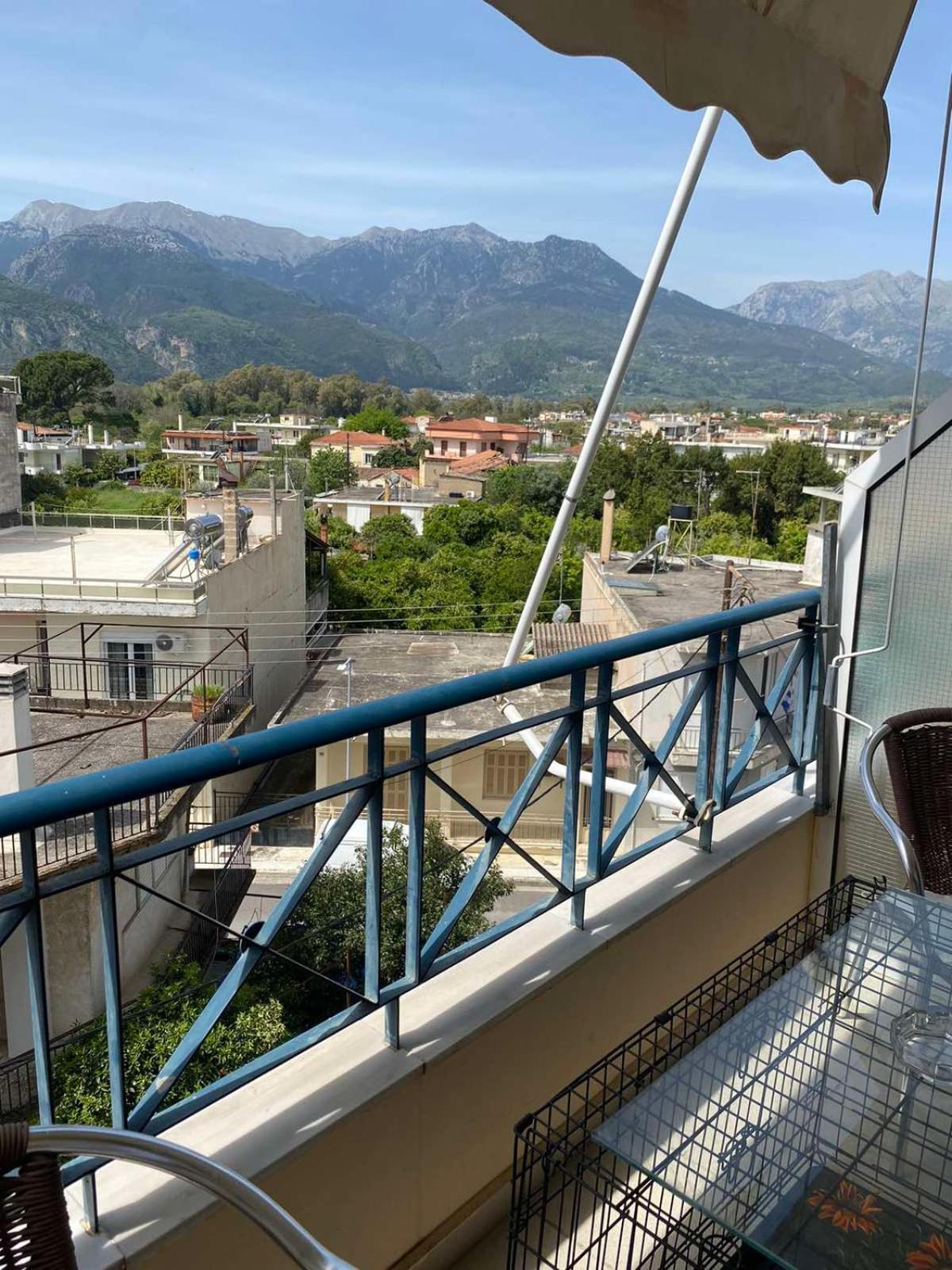Central Location! Spacious 2 Bdrm With Balcony Sparta Exterior photo